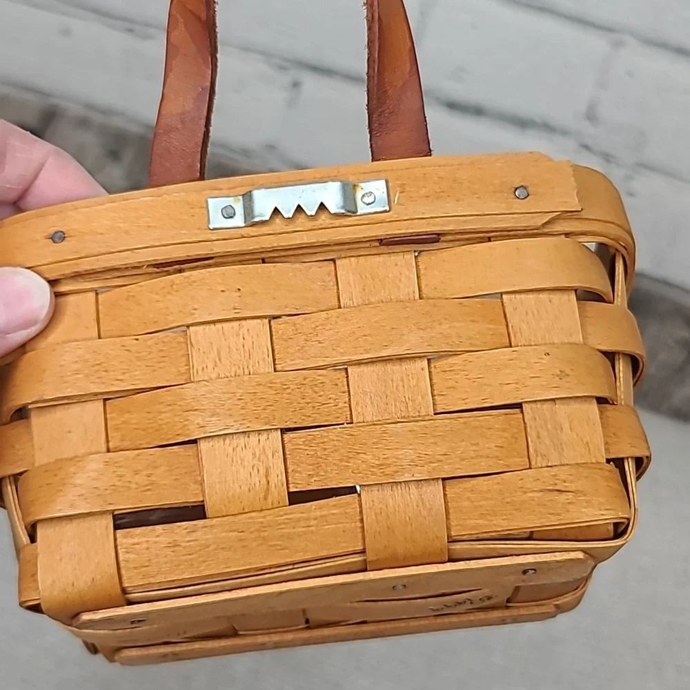 Longaberger Handmade Vtg '99 Classic Key Hanging Basket 10723 w/Divided Insert
